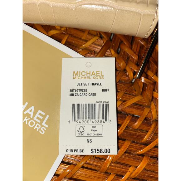 NWT $158 Jet Set Travel Michael Kors Zip Wristlet Buff Nude Cream Card Slots - Picture 7 of 8